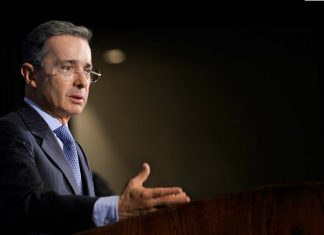 Uribe solicita expulsión de Venezuela de organismos internacionales