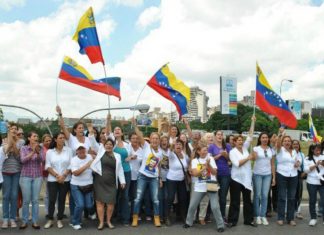 Las mujeres “resteadas” con Venezuela tomaron la autopista