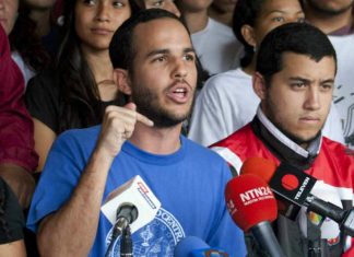 Estudiantes opositores entregan documento en la Nunciatura Apostólica en Caracas