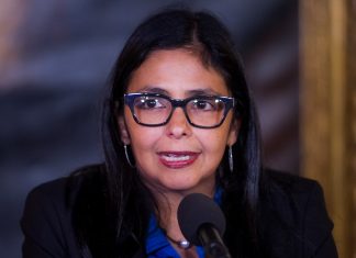 Delcy Rodríguez demandará a Capriles en su «condición de Canciller»