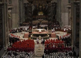 Papa Francisco impone birreta cardenalicia a Baltazar Porras