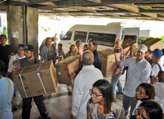 Lilian Tintori entregó insumos médicos recolectados en España
