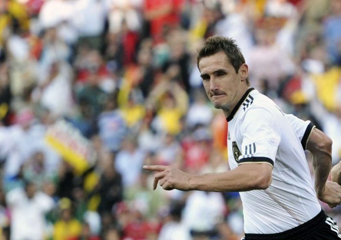 Klose empezará su aprendizaje como entrenador en con la selección alemana