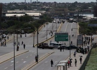 Falta de efectivo enciende las calles de Venezuela con protestas