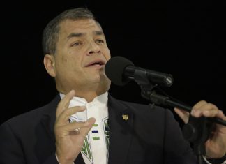 Rafael Correa pide la renuncia a todos sus ministros
