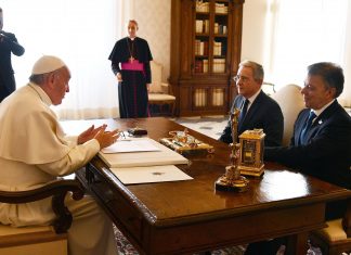 Papa Francisco se reúne con Juan Manuel Santos y Álvaro Uribe en el Vaticano