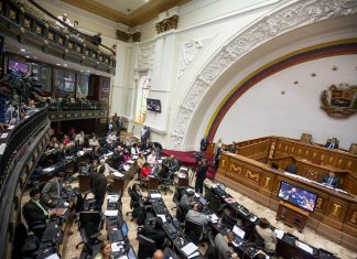 Asamblea Nacional exige elecciones tras declarar abandono del cargo de Maduro