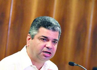 Javier Carrillo: “Venezolanos pueden permanecer seis meses como turistas en Panamá”