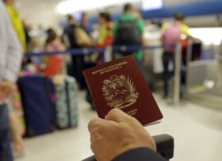 Falta de material para pasaportes perjudica a venezolanos en el extranjero