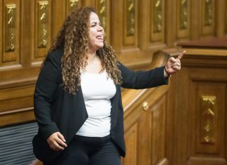 Iris Varela pide que se le prohíba la entrada al país a Alicia Machado