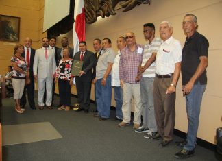Parlamento de Panamá aprueba pagar millones en el bono retenido a jubilados