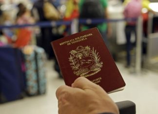 Transparencia Venezuela denuncia «discriminación» en la entrega de pasaportes