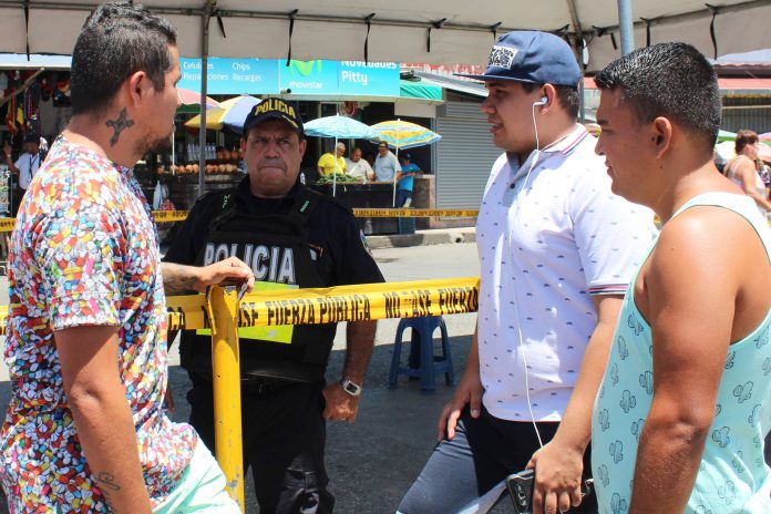 VENEZOLANOS VARADOS EN FRONTERA DE PANAMÁ AGOTAN SUS RECURSOS