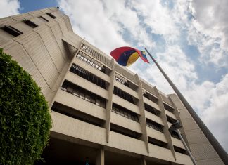 Suspender elecciones y encarcelar diputados son “poderes” que da el TSJ a Maduro