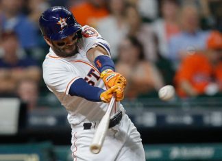 Altuve impone récord de jonrones abriendo juego