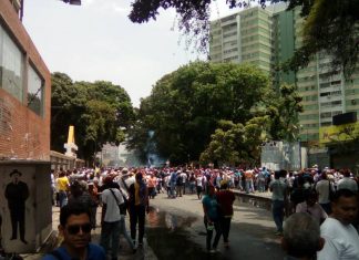 Régimen aumenta la represión contra manifestantes en Caracas