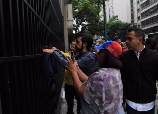 Madrugonazo: Diputados protestaron en el Ministerio de Interior y Justicia contra la represión