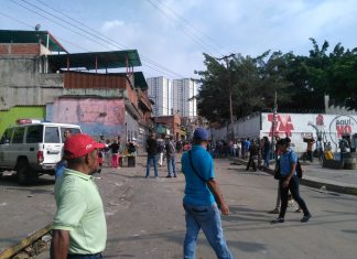 Al menos 10 muertos tras protestas y saqueos en Caracas