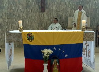Venezolanos realizaron misa por la paz del país en Panamá