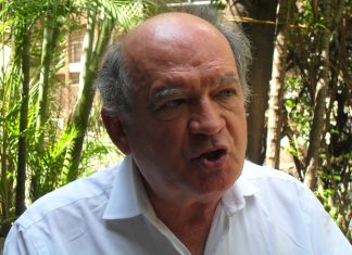 A Maduro solo le queda el fusil