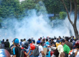 GNB ignora a Ministro Padrino López y reprime brutalmente movilización