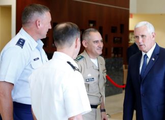 Mike Pence llega a Florida y se reúne con venezolanos en el exilio