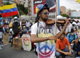 Bajo medidas cautelares liberan al “violinista de las protestas”