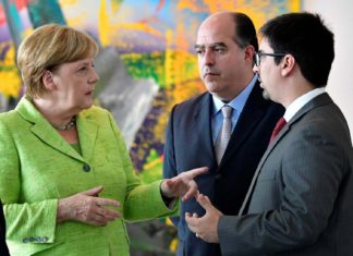 Merkel: Alemania impulsará a la UE y ONU contra la dictadura en Venezuela