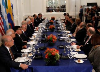Trump pide a líderes latinoamericanos hacer más por Venezuela