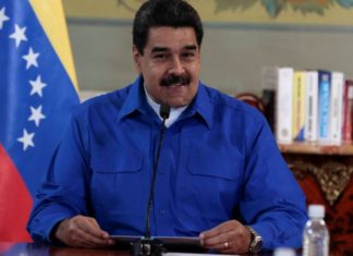 Maduro dice que trabaja acuerdo político con la oposición, estos lo niegan
