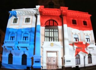 ¡Un espectáculo! Así fue el encendido del Palacio Municipal (Videos)