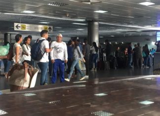 Pasajeros varados por el cierre de comunicaciones con Aruba, Bonaire y Curazao.
