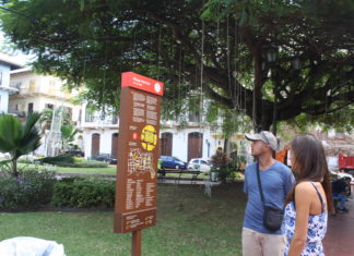 Casco Antiguo estrena señalización turística para sus visitantes