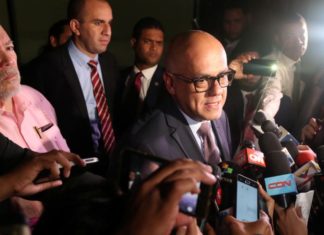 Tercer día consecutivo de negociaciones en Dominicana