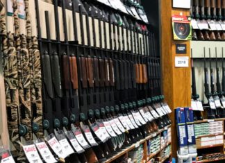 Walmart se une a Dick’s: suspenden venta de armas a menores de 21
