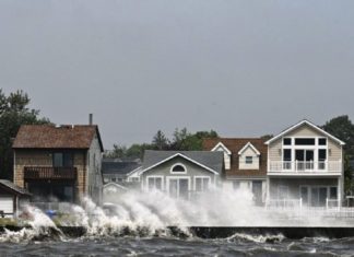 Huracán Laura impactó en la costa de EEUU con vientos de 240 kilómetros por hora