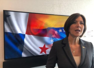 Embajadora Zavarce: Más de $380 mil hemos ahorrado a venezolanos en certificaciones de licencia en Panamá