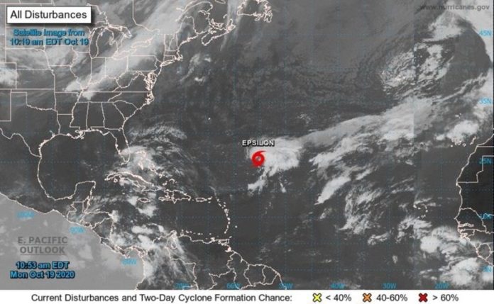 depresion_se_convierte_en_la_tormenta_tropical_epsilon_al_sureste_de_bermudas_118248360