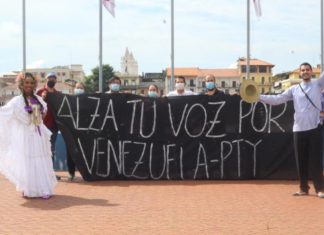 Venezolanos en Panamá realizaron un pancartazo a favor de la Consulta Popular impulsada por Guaidó