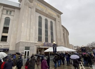 El estadio de los Yankees se vuelve un centro de vacunación masiva en Nueva York
