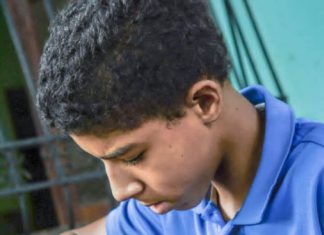 El exitoso mercado de chanclas que un niño de 14 años se inventó en Venezuela