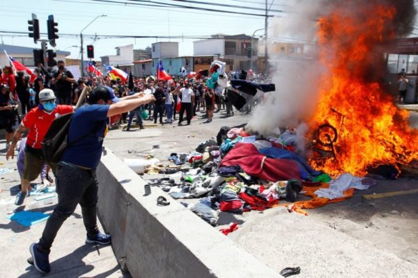 Luego de los ataques xenófobos, inician campañas solidarias en Chile para ayudar a los exiliados venezolanos - Vimarsana News