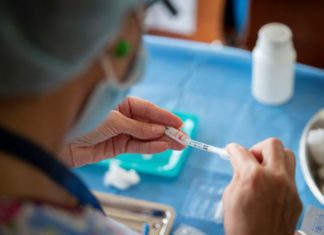 Panamá sigue con tendencia a una bajada en casos y hospitalizaciones por covid