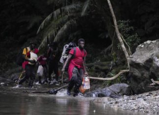 Hallan una osamenta y nueve cuerpos de supuestos migrantes en Panamá