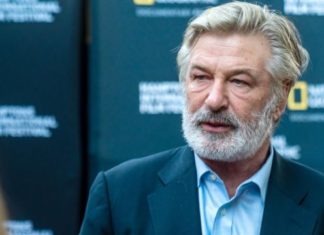 Alec Baldwin mata accidentalmente a una mujer y hiere al director en el rodaje de una película