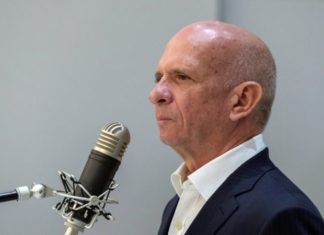 Suspendida la entrega del Pollo Carvajal poco después de anunciarse