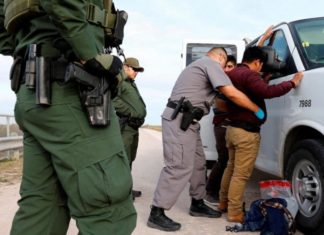 HRW denuncia más de 160 casos de mala conducta y abuso a migrantes en EE.UU.