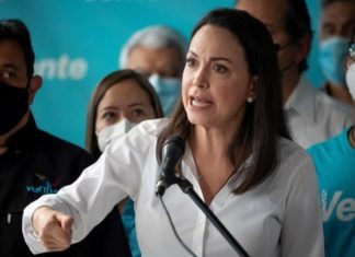 La opositora venezolana propone una elección para renovar el liderazgo antichavista