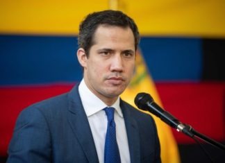 Guaidó se aferra a la «presidencia interina» a pesar de las críticas