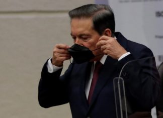 Panamá aprueba una ley que establece cambio gradual hacia autos eléctricos